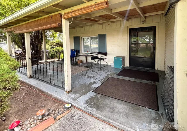 Photo 3 of Single family home for sale at 4477 Wenatchee Dr Ne, Moses Lake, WA 98837 | MLS# NWM2487506 | Listing updated on 2026-09-17