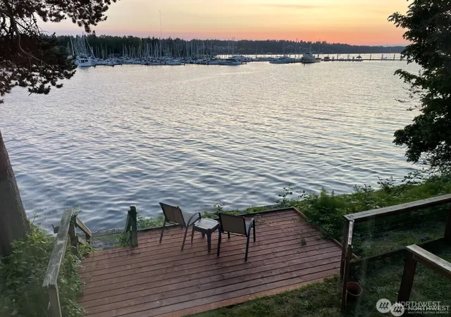 Photo 3 of Single family home for sale at 1333 E Bay Dr NE, Olympia, WA 98506 | MLS# NWM2487561 | Listing updated on 2026-09-25