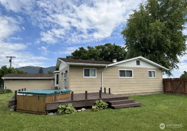 Photo 3 of Single family home for sale at 1127 Central Ave, Oroville, WA 98844 | MLS# NWM2487711 | Listing updated on 2026-09-30