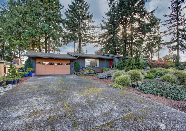 Photo 3 of Single family home for sale at 1101 Ne 64th Street, Vancouver, WA 98665 | MLS# NWM2487885 | Listing updated on 2026-09-17