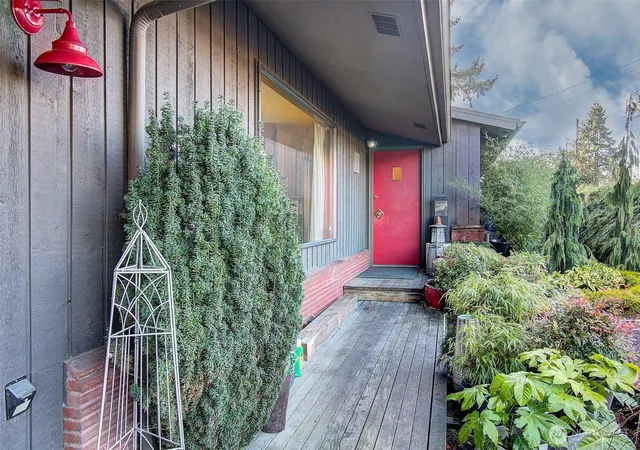 Photo 3 of Single family home for sale at 1101 NE 64th Street, Vancouver, WA 98665 | MLS# NWM2487885 | Listing updated on 2026-09-17