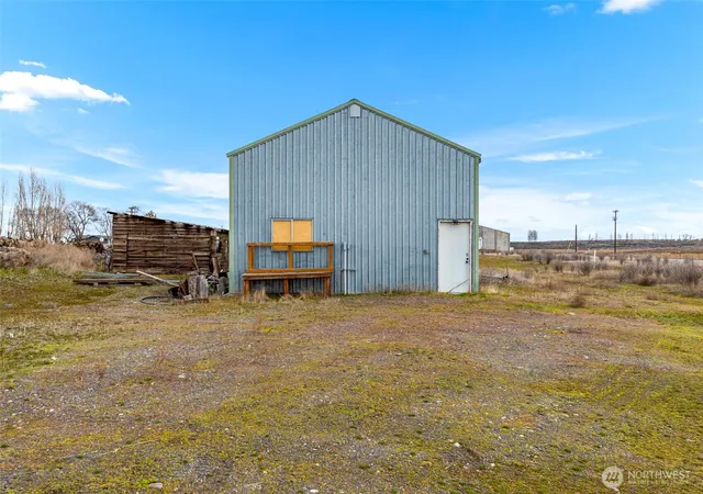 Photo 2 of Single family home for sale at 5099 East Rd Nw, Ephrata, WA 98823 | MLS# NWM2488280 | Listing updated on 2026-09-17