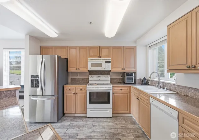Photo 4 of Condo for sale at 15020 Bothell Way NE #406, Lake Forest Park, WA 98155 | MLS# NWM2488343 | Listing updated on 2026-09-17