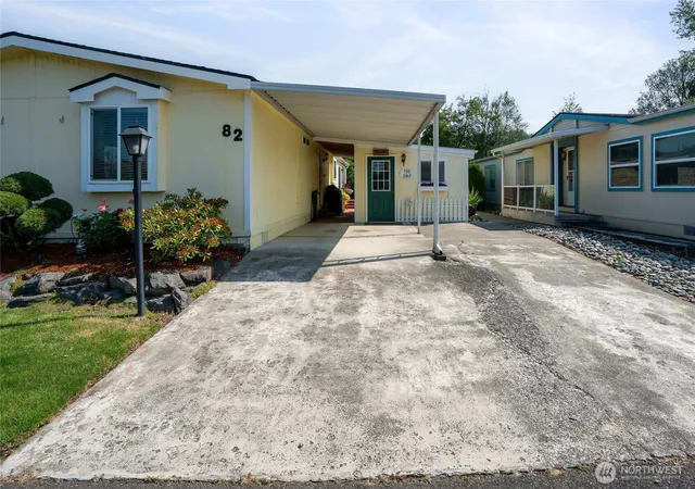 Photo 3 of Manufactured home for sale at 836 Harman Way S #82, Orting, WA 98360 | MLS# NWM2488392 | Listing updated on 2026-09-17