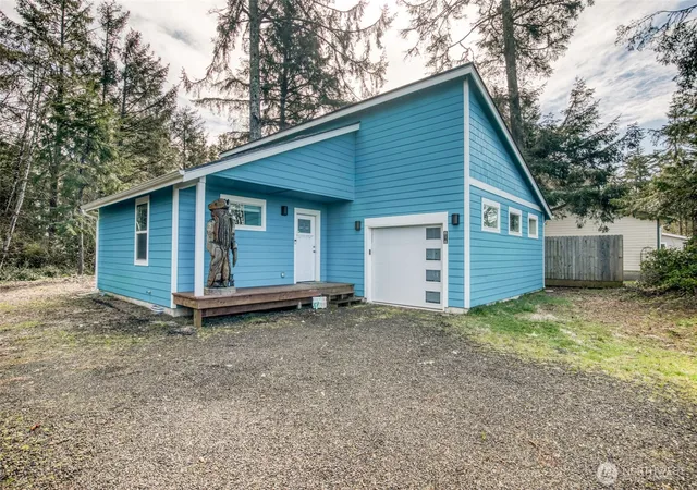Photo 1 of Single family home for sale at 616 Sunset Ave Ne, Ocean Shores, WA 98569 | MLS# NWM2488505 | Listing updated on 2026-09-17