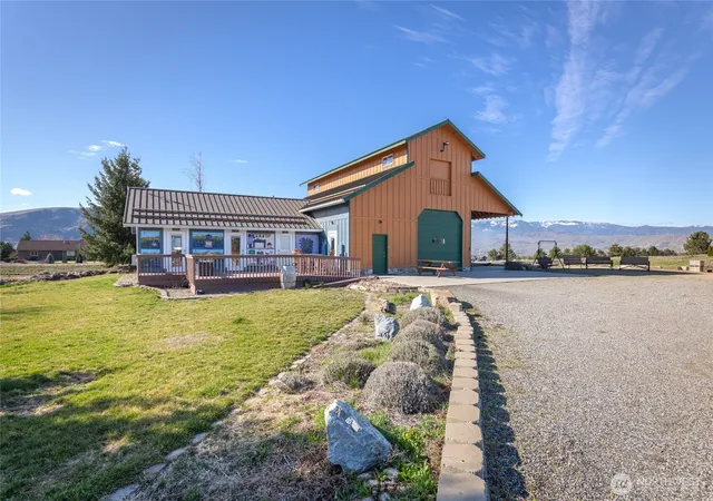 Photo 1 of Single family home for sale at 980 S Webb Pl, East Wenatchee, WA 98802 | MLS# NWM2488535 | Listing updated on 2026-09-17