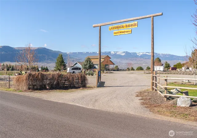 Photo 3 of Single family home for sale at 980 S Webb Pl, East Wenatchee, WA 98802 | MLS# NWM2488535 | Listing updated on 2026-09-17