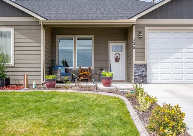 Photo 3 of Single family home for sale at 335 Canal Dr, Ephrata, WA 98823 | MLS# NWM2488645 | Listing updated on 2026-09-17