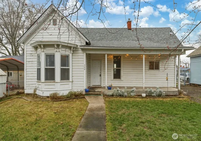 Photo 2 of Single family home for sale at 309 E Cherry St, Walla Walla, WA 99362 | MLS# NWM2488843 | Listing updated on 2026-09-17