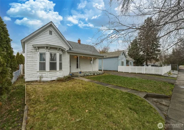 Photo 3 of Single family home for sale at 309 E Cherry St, Walla Walla, WA 99362 | MLS# NWM2488843 | Listing updated on 2026-09-17