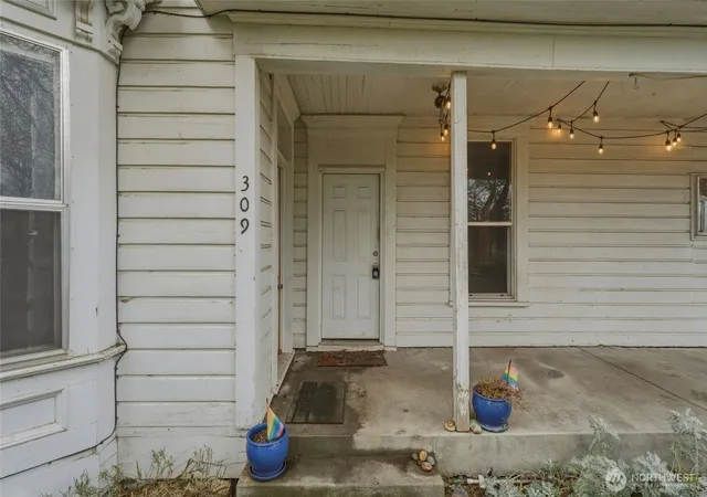 Photo 3 of Single family home for sale at 309 E Cherry St, Walla Walla, WA 99362 | MLS# NWM2488843 | Listing updated on 2026-09-17