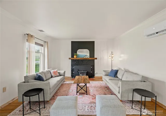 Photo 3 of Single family home for sale at 515 5th Street, Hoquiam, WA 98550 | MLS# NWM2488856 | Listing updated on 2026-09-17