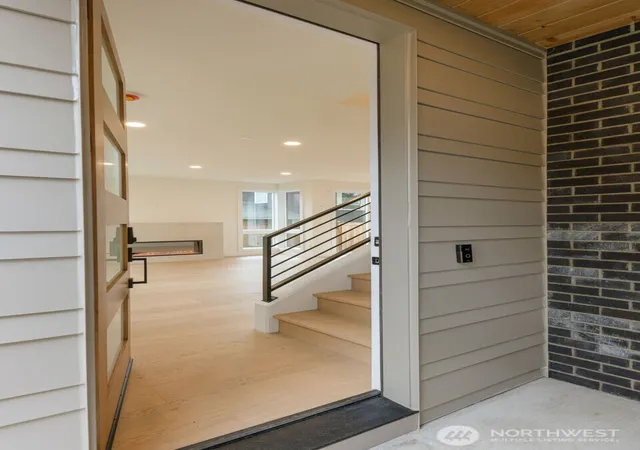 Photo 3 of Single family home for sale at 11417 Ne 91st Street, Kirkland, WA 98033 | MLS# NWM2488951 | Listing updated on 2026-09-17