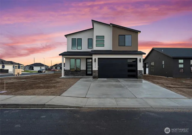 Photo 3 of Single family home for sale at 722 North St NE, Quincy, WA 98848 | MLS# NWM2489059 | Listing updated on 2026-09-17