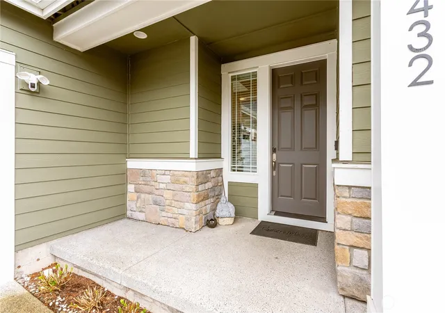 Photo 2 of Single family home for sale at 27432 14th Place S, Des Moines, WA 98198 | MLS# NWM2489415 | Listing updated on 2026-10-01