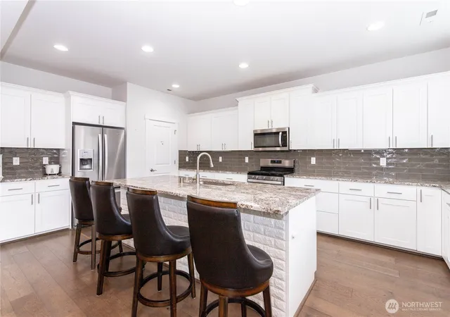 Photo 4 of Single family home for sale at 27432 14th Place S, Des Moines, WA 98198 | MLS# NWM2489415 | Listing updated on 2026-10-01