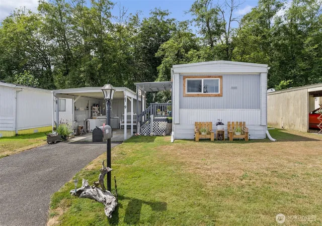 Photo 3 of Sale Pending at 1050 Howard St #9, Raymond, WA 98577 | MLS# NWM2489458 | Listing updated on 2026-09-24