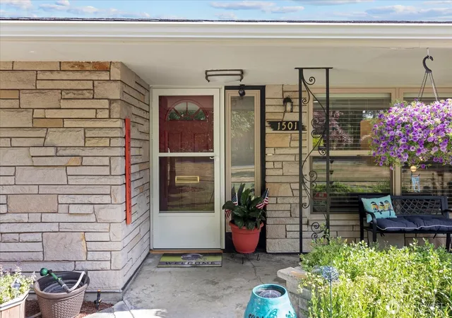 Photo 2 of Townhouse for sale at 1501 52nd Street Se #1, Everett, WA 98203 | MLS# NWM2489494 | Listing updated on 2026-09-28