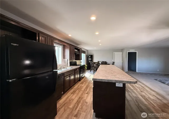 Photo 3 of Manufactured home for sale at 401 Peachtree Pl SW, Mattawa, WA 99349 | MLS# NWM2489558 | Listing updated on 2026-09-17