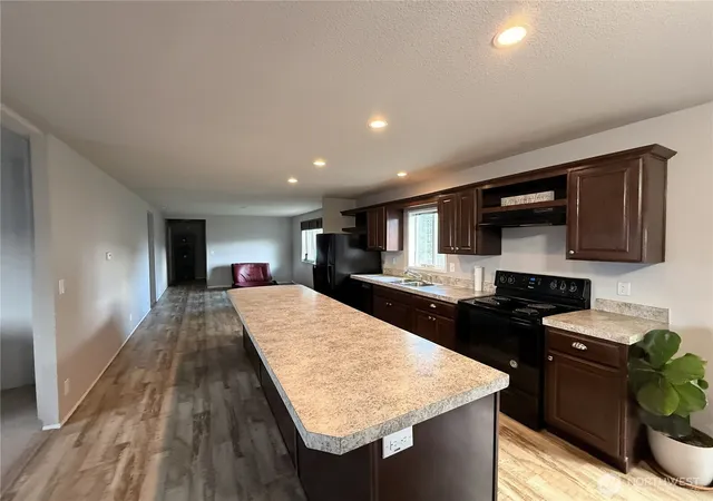 Photo 4 of Manufactured home for sale at 401 Peachtree Pl SW, Mattawa, WA 99349 | MLS# NWM2489558 | Listing updated on 2026-09-17