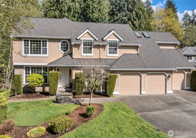 Photo 3 of Single family home for sale at 16038 Southeast 127th Pl, Renton, WA 98059 | MLS# NWM2489598 | Listing updated on 2026-09-21