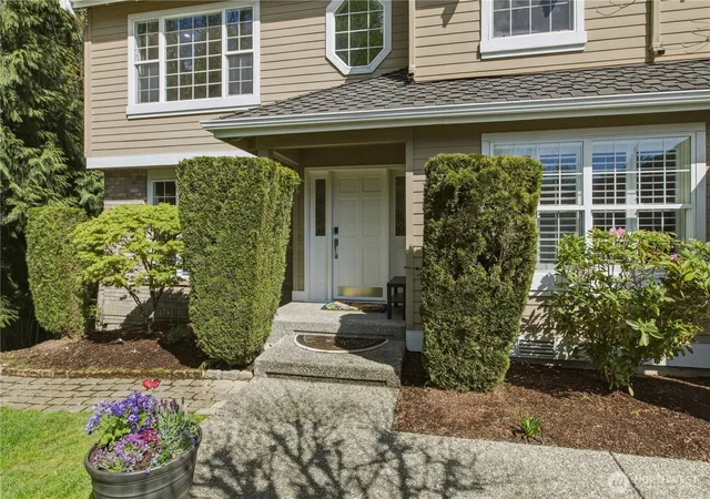 Photo 4 of Single family home for sale at 16038 Southeast 127th Pl, Renton, WA 98059 | MLS# NWM2489598 | Listing updated on 2026-09-21