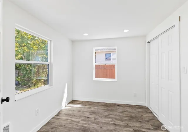 Photo 3 of Single family home for sale at 437 D St, Blaine, WA 98230 | MLS# NWM2490331 | Listing updated on 2026-09-17