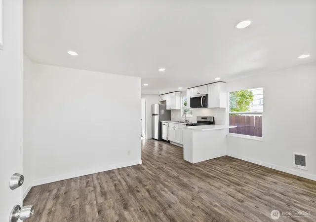 Photo 3 of Single family home for sale at 437 D St, Blaine, WA 98230 | MLS# NWM2490331 | Listing updated on 2026-09-17