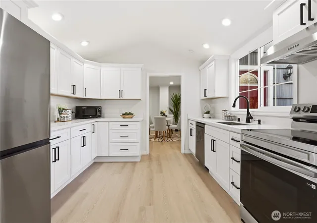 Photo 4 of Single family home for sale at 6015 116th Avenue SE, Bellevue, WA 98006 | MLS# NWM2490335 | Listing updated on 2026-09-17