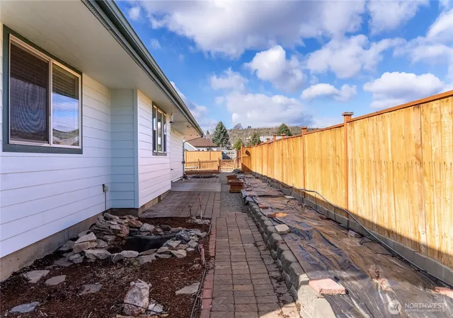 Photo 3 of Single family home for sale at 605 Pinyon Pl, Omak, WA 98841 | MLS# NWM2490483 | Listing updated on 2026-09-17