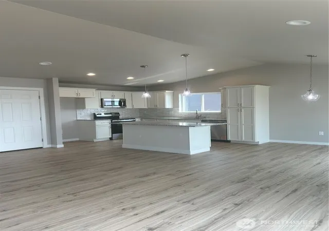 Photo 3 of Single family home for sale at 257 Parkside Pl SE, Ephrata, WA 98823 | MLS# NWM2490484 | Listing updated on 2026-09-22