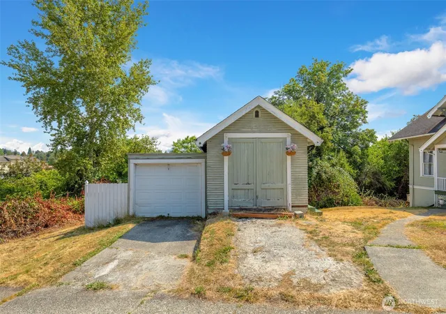 Photo 3 of Sale Pending at 3836 Letitia Ave S, Seattle, WA 98118 | MLS# NWM2490547 | Listing updated on 2026-09-25