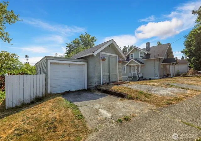 Photo 4 of Sale Pending at 3836 Letitia Ave S, Seattle, WA 98118 | MLS# NWM2490547 | Listing updated on 2026-09-25