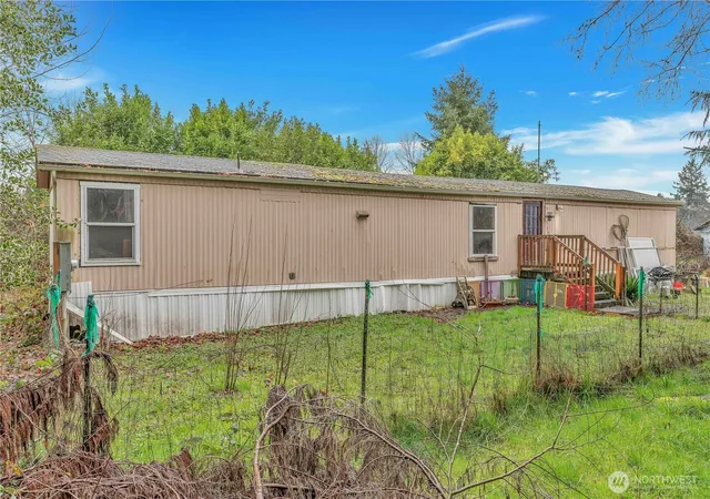 Photo 3 of Manufactured home for sale at 7629 N Old Pacific Hwy, Castle Rock, WA 98611 | MLS# NWM2490901 | Listing updated on 2026-09-17