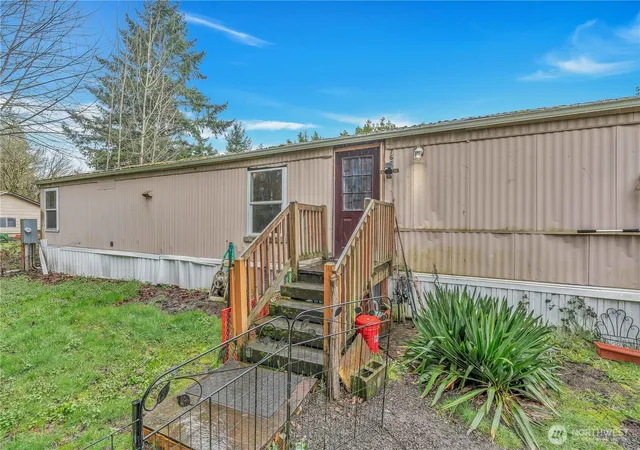 Photo 4 of Manufactured home for sale at 7629 N Old Pacific Hwy, Castle Rock, WA 98611 | MLS# NWM2490901 | Listing updated on 2026-09-17