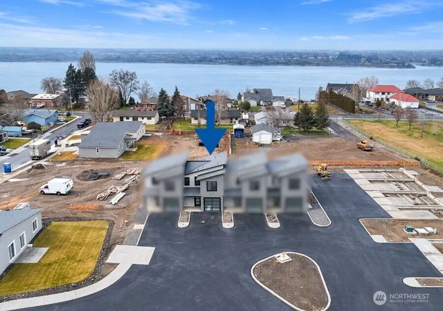 Photo 2 of Townhouse for sale at 601 Dorsing St #D21, Moses Lake, WA 98837 | MLS# NWM2491355 | Listing updated on 2026-09-17