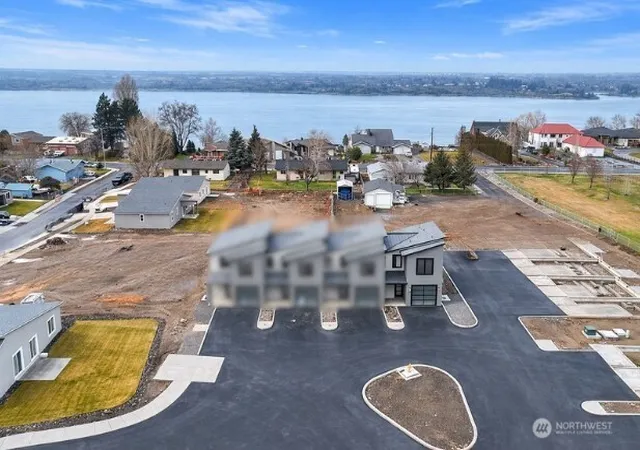 Photo 1 of Townhouse for sale at 601 Dorsing St #D23, Moses Lake, WA 98837 | MLS# NWM2491399 | Listing updated on 2026-09-17
