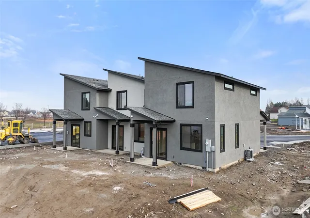Photo 3 of Townhouse for sale at 601 Dorsing St #D23, Moses Lake, WA 98837 | MLS# NWM2491399 | Listing updated on 2026-09-17