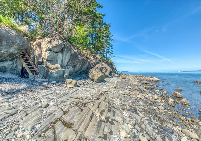 Photo 3 of Single family home for sale at 285 Raptor Rd, Eastsound, WA 98245 | MLS# NWM2491777 | Listing updated on 2026-09-17
