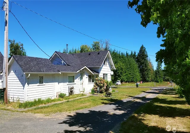 Photo 2 of Multi family home for sale at 664 Rhoades Rd, Winlock, WA 98596 | MLS# NWM2491933 | Listing updated on 2026-09-17