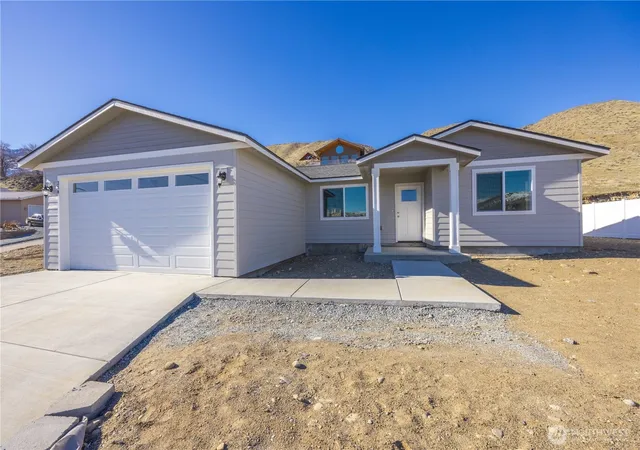 Photo 3 of Single family home for sale at 358 Ives St, Pateros, WA 98846 | MLS# NWM2491974 | Listing updated on 2026-09-28