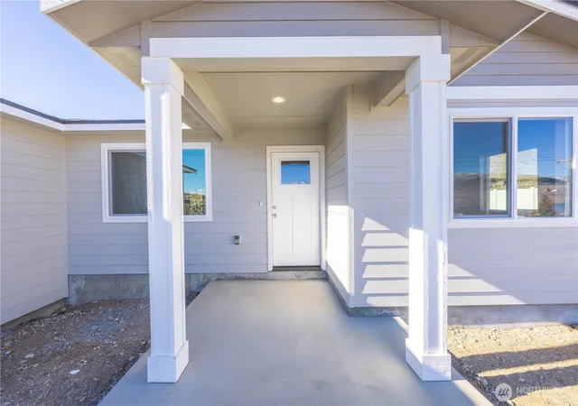 Photo 4 of Single family home for sale at 358 Ives St, Pateros, WA 98846 | MLS# NWM2491974 | Listing updated on 2026-09-28