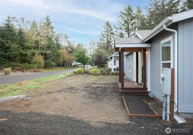 Photo 4 of Manufactured home for sale at 2 E Xx Panorama Dr, Shelton, WA 98584 | MLS# NWM2492140 | Listing updated on 2026-09-17