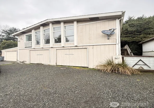 Photo 2 of Manufactured home for sale at 14003 70th Street E, Sumner, WA 98390 | MLS# NWM2492170 | Listing updated on 2026-09-17
