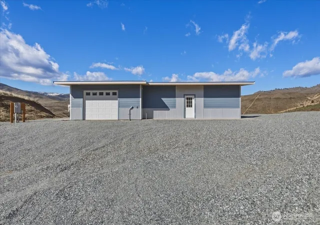 Photo 3 of Single family home for sale at 2 Is View Ln, Methow, WA 98834 | MLS# NWM2492343 | Listing updated on 2026-09-28