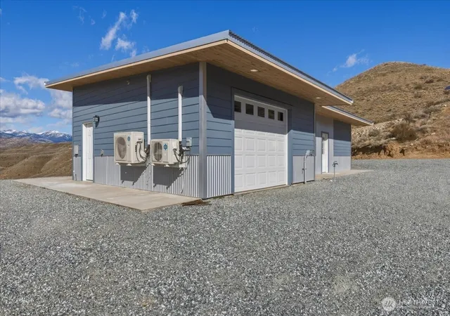 Photo 3 of Single family home for sale at 2 Is View Ln, Methow, WA 98834 | MLS# NWM2492343 | Listing updated on 2026-09-28