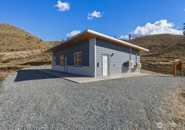 Photo 4 of Single family home for sale at 2 Is View Ln, Methow, WA 98834 | MLS# NWM2492343 | Listing updated on 2026-09-28