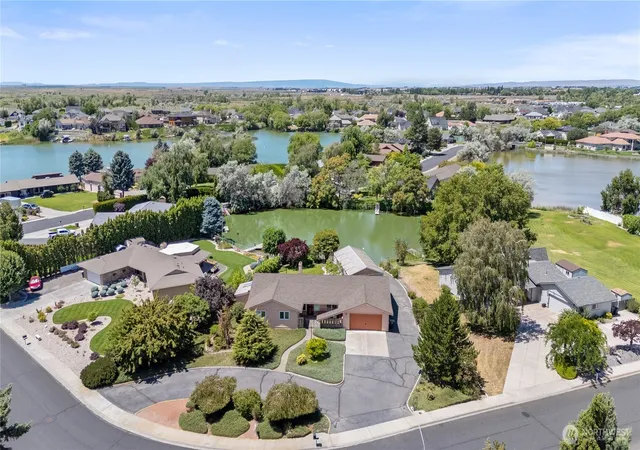 Photo 2 of Single family home for sale at 939 S Laguna Dr, Moses Lake, WA 98837 | MLS# NWM2492373 | Listing updated on 2026-09-17