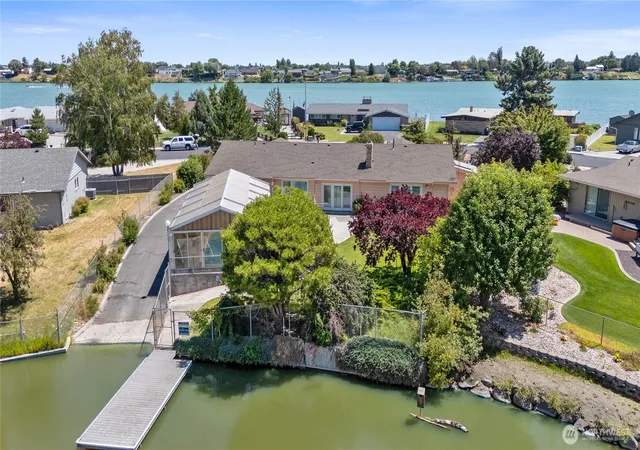 Photo 3 of Single family home for sale at 939 S Laguna Dr, Moses Lake, WA 98837 | MLS# NWM2492373 | Listing updated on 2026-09-17