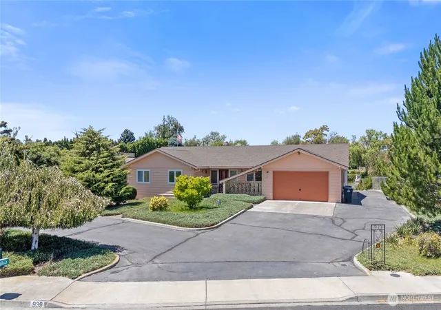 Photo 3 of Single family home for sale at 939 S Laguna Dr, Moses Lake, WA 98837 | MLS# NWM2492373 | Listing updated on 2026-09-17